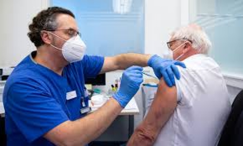 Vaccinazioni Germania: da settembre la terza dose per anziani e persone fragili con Pfizer e Moderna