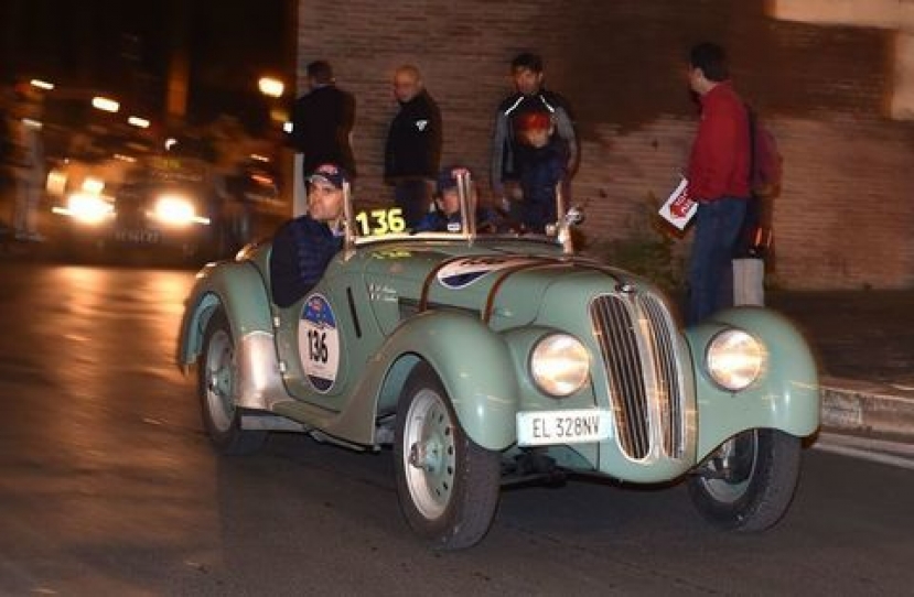 La BMW 328 (1939) di Vesco e Guerini guida la &quot;provvisoria&quot; del Gran Premio Nuvolari