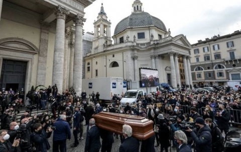 Ultimo saluto all’indimenticabile Monica Vitti. Oggi i funerali nella Chiesa degli Artisti a Roma