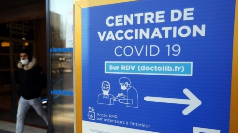 Terza dose vaccino Francia: da oggi è possibile a 3 mesi dalla seconda inoculazione anti-Covid