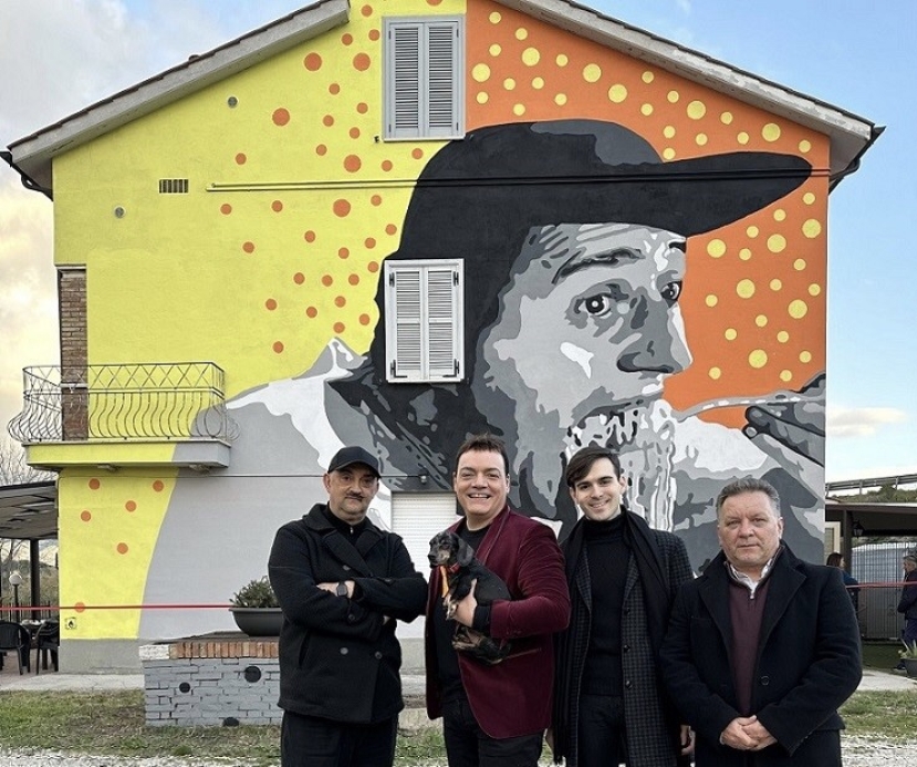 Street art: a Narni Scalo l’omaggio ad Alberto Sordi con un murales di 12 metri firmato da David Pompili