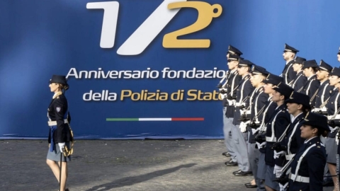La Polizia celebra il 172° anniversario della fondazione. Mattarella ha conferito le medaglie al merito
