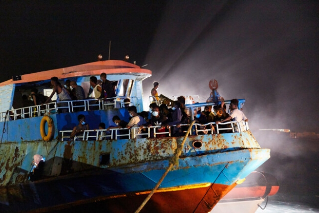 Migranti: emergenza a Lampedusa. Sbarcati in 305 e 208 sulla Mare Jonio in attesa