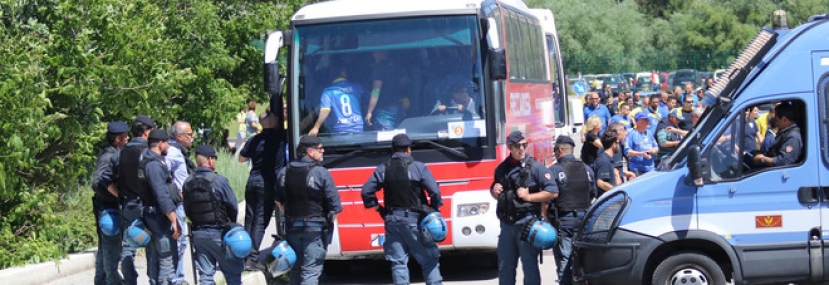 Sassaiola e pugni tra tifosi del Torino e del Bologna nell’area di servizio Chianti sulla A1