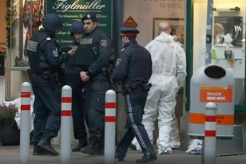 Sparatoria Vienna: l'attentatore era solo la persona uccisa. Intelligence austriaca sotto inchiesta
