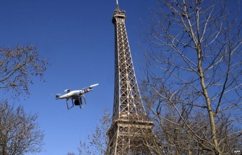 Francia: scontri con la polizia per il 1°Maggio. Contestato l'uso dei droni di sorveglianza