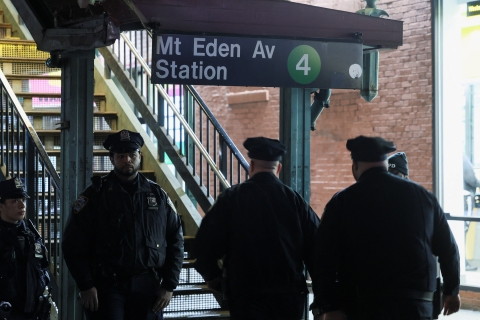 New York: sparatoria nella metro del Bronx. Un 35morto e 5 feriti tra cui 2 adolescenti. Il killer fuggito