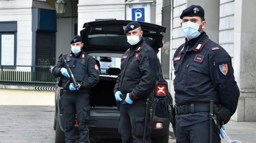 Coronavirus: ancora troppe violazioni, decine di denunciati dai carabinieri in provincia di Napoli
