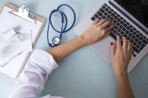 Web e salute, per il 52% dei medici italiani il rapporto con i pazienti è migliorato con la diffusione di internet