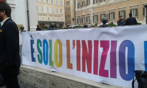 presidio associazioni LGBTI fuori il Parlamento