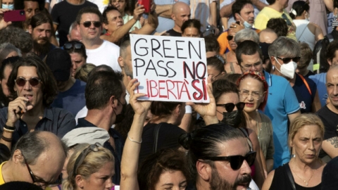 Green pass: proteste da Milano a Napoli. La Digos ha denunciato 30 partecipanti