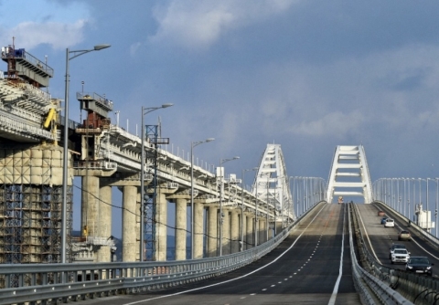 Crimea: stop al traffico sul ponte che collega la regione di Krasnodar per una emergenza al 145º pilone