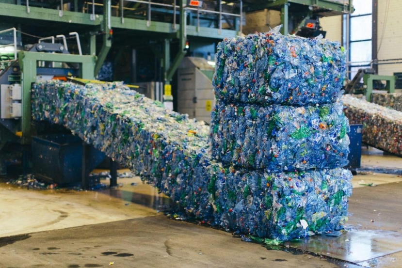 In Europa entrerà in vigore la Plastic Tax dal 1 gennaio 2021. Ogni kilo di plastica non riciclata è tassata di 0,80 centesimi