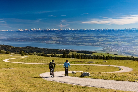 Itinerari outdoor nel cantone svizzero del Vaud tra e-bike e il sentiero dell'arte Ailyos