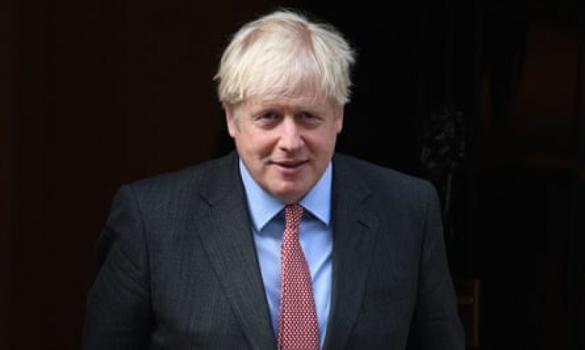 Boris Johnson avverte il paese sull’adozione di misure di contenimento del Covid e fissa multe di 10 mila sterline