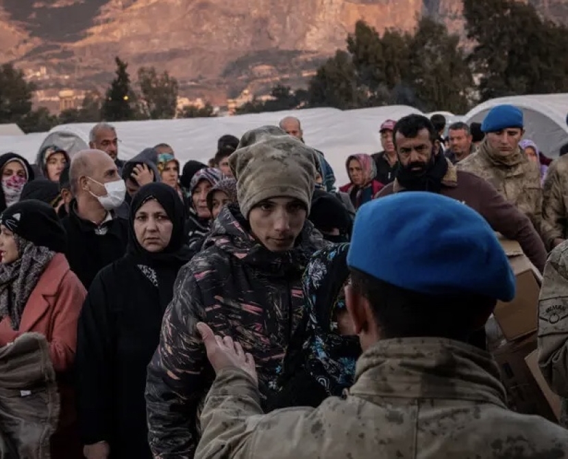 Turchia: salvata una 77enne dopo 222 ore sotto le macerie. Il campo profughi di Iskenderum