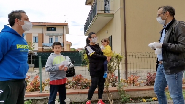 Pesaro: Ricci consegna le prime ‘mascherine col sorriso’ per i bambini