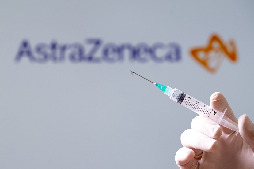 Vaccino AstraZeneca fino a 65 anni. Le varianti  spingono l’Aifa all’ok ma con un paletto