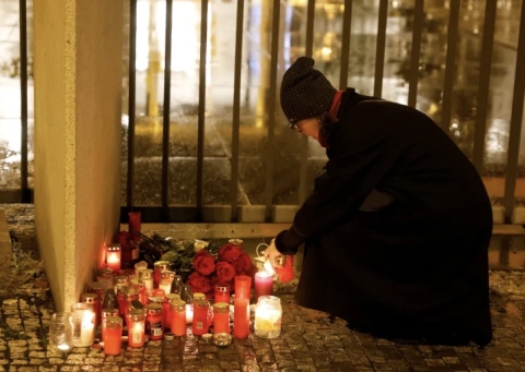 Strage Praga: dichiarato il lutto nazionale per le 14 vittime uccise alla facoltà di Filosofia