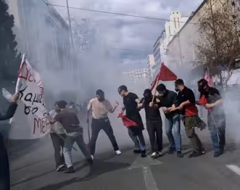 Grecia: scontri in piazza durante la protesta dinanzi al Parlamento per i 57 morti del treno di Larissa