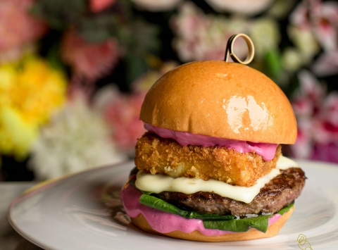 I burger di BrosAndBun tra fusion di sapori e colori dello chef Giuseppe Gaudiano