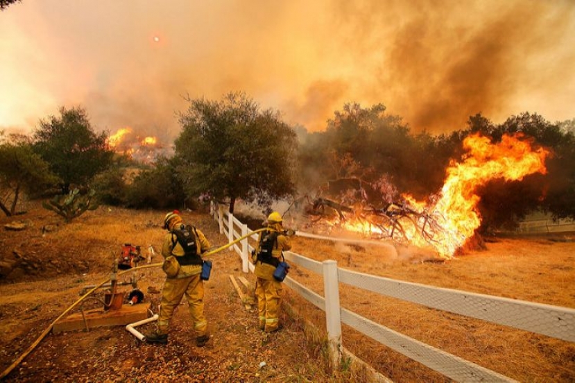 Usa: decine di città ridotte in cenere dagli incendi nella West Coast. La California assume i detenuti &quot;vigili&quot;