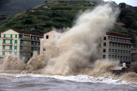Cina: allarme per l'arrivo del tifone Chanthu che viaggia a circa 198 km/h