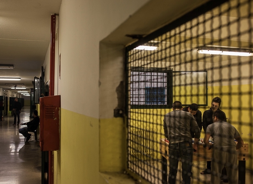 Abusi carcere Reggio Emilia: indagati gli agenti e chiesti tutti i video dal Garante dei detenuti