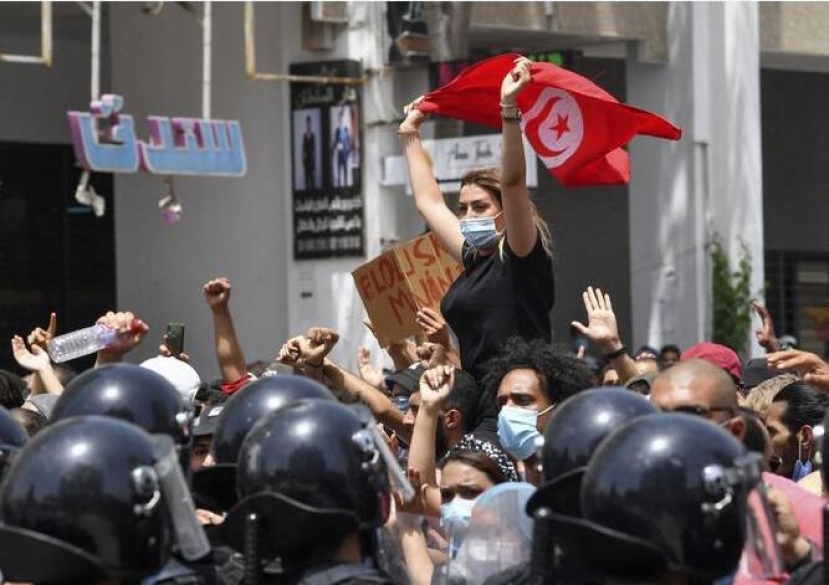 Tunisia, la sospensione del parlamento del presidente Saied non piace agli Usa e all&#039;UE