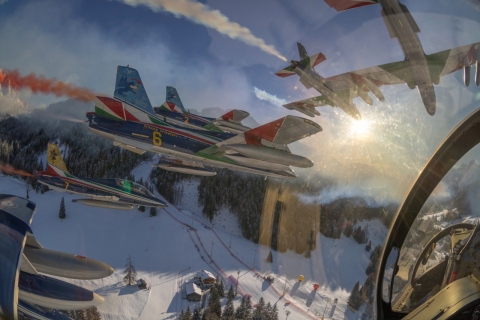 Alto Adige: le Frecce Tricolore “stendono una bandiera” lungo la Gran Risa alla 38ª  Coppa del Mondo di sci alpino