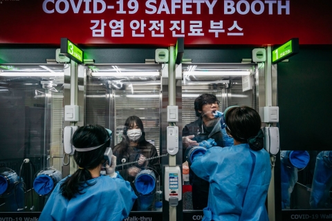 Covid, in Corea del Sud è record di casi positivi per la variante Omicron. Il tasso di mortalità è a 0,87%