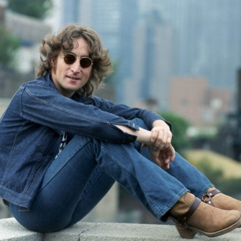 I 40 anni della morte di John Lennon a New York. Il ricordo del poeta pacifista dei Beatles