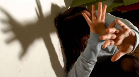 Catania: arrestati 4 giovani per violenza sessuale di gruppo a Gravina. Provvedimento anche per un 16enne