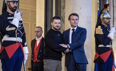 Macron-Zelensky: accordo all’Eliseo per nuove misure alla Russia e addestramento militare