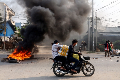 Myanmar: esplosa una molotov nella sede del partito dell'ex premier Aung San Suu Kyi