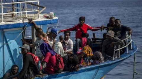 Migranti: sbarcati a Lampedusa 635 migranti in 24 ore. L'hotspot siciliano sotto pressione