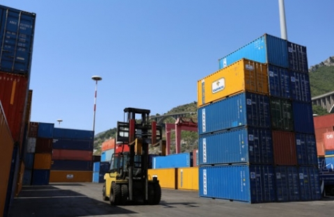 Salerno: operazione della GdF nella zona portuale per contrabbando e traffico di rifiuti. Agli arresti 69 tra funzionari doganali e sanitari