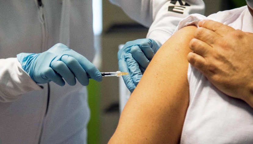Vaccinazione over 50: quasi due milioni senza prima dose. Scattano controlli a tappeto e multe