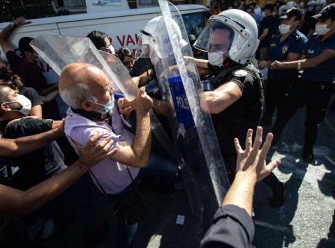Turchia: oltre 100 arresti tra avvocati e giornalisti a 3 settimane dalle elezioni in 21 province