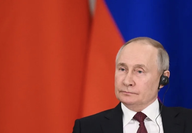 Crimini Putin: le minacce di Mosca, le preoccupazioni dell’Aja e il “matrimonio di convenienza”