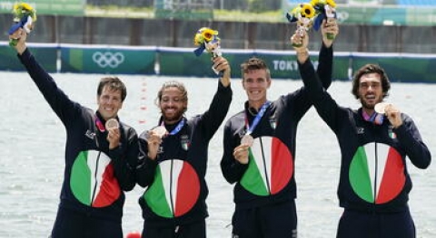 Olimpiadi: bronzi italiani nel canottaggio e nei 200 farfalla con Burdisso. Pellegrini 7ª nei 200 SL
