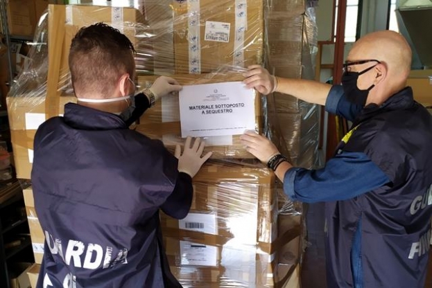 Pisa: prosieguo operazione "Burlamask" della Gdf, sequestrati proventi vendita mascherine contraffatte