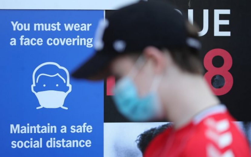 La Gran Bretagna si prepara ad una stretta di vite per contenere la pandemia che ha superato i 604 mila casi di nuovi contagi
