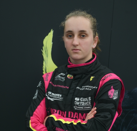 Automobilismo: la scia rosa di Iron Lynx si allunga con l'ingresso della 16enne spagnola Maya Weug