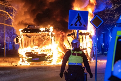 Corano dato al fuoco in Svezia: è scontro tra Erdogan e Stoccolma sull’ingresso nella NATO
