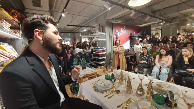 Tavola di Natale: il designer Salvatore Izzo presenta a Napoli la sua nuova linea di piatti per il Christmas 2023