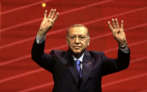 Erdogan vince la sfida elettorale con Kilicdaroglu che attacca l’autoritarismo del presidente uscente