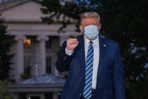 Il medico di Trump, Sean Conley: “Non è più a rischio contagio per altri”