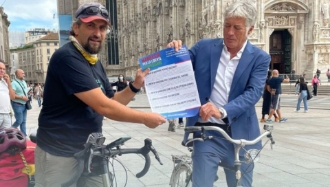 Turismo, un raid solitario di un T.O. in bicicletta da Milano-Roma per protestare contro i divieti di viaggio