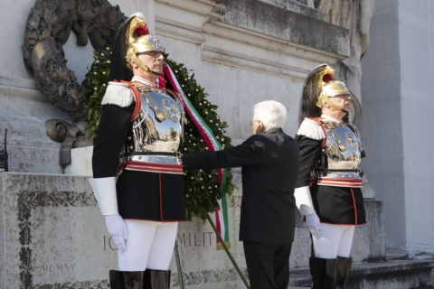 Festa dell’Unità, Mattarella: “Carta, inno e la bandiera riassumono mirabilmente la Costituzione Italiana”